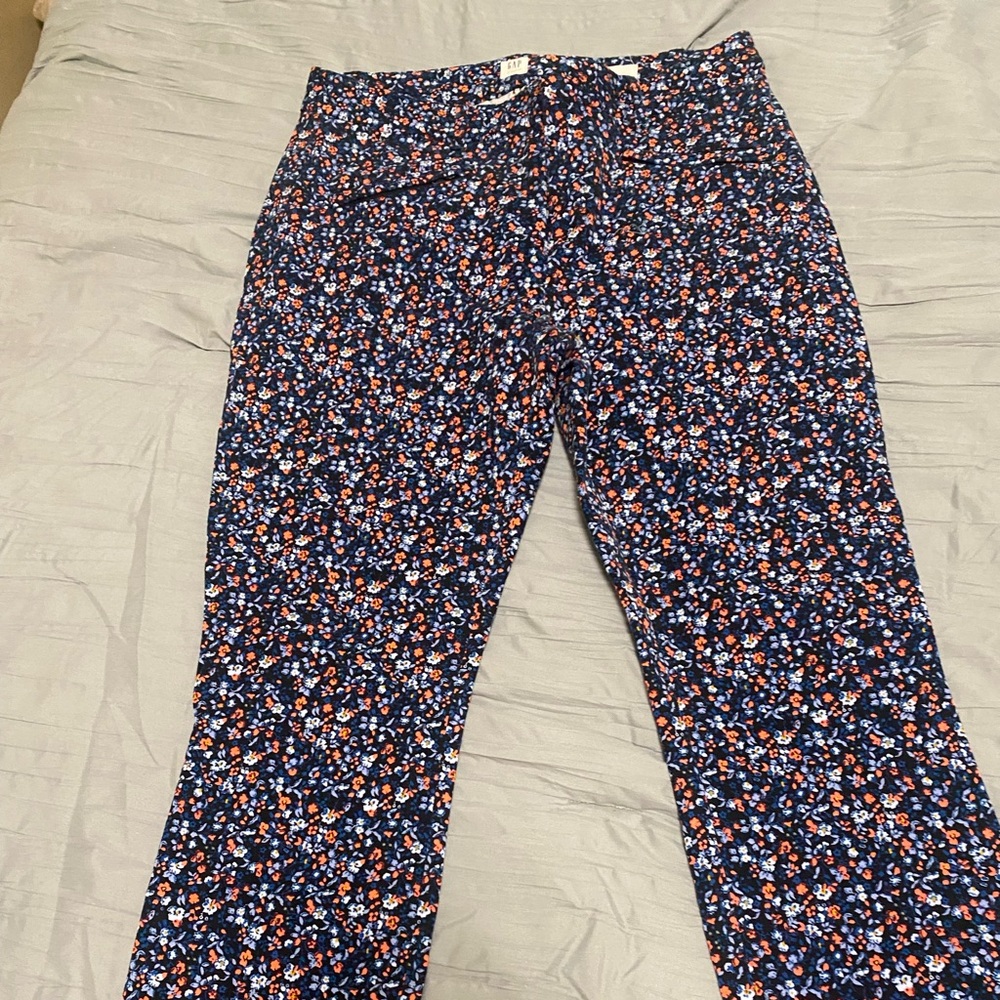 GAP FOR GOOD
Skinny Floral Print Pants